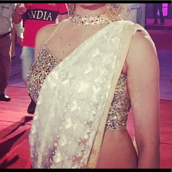 Lucknowi thread Embroidered Saree with slim Petticoat - Picture 14 of 15